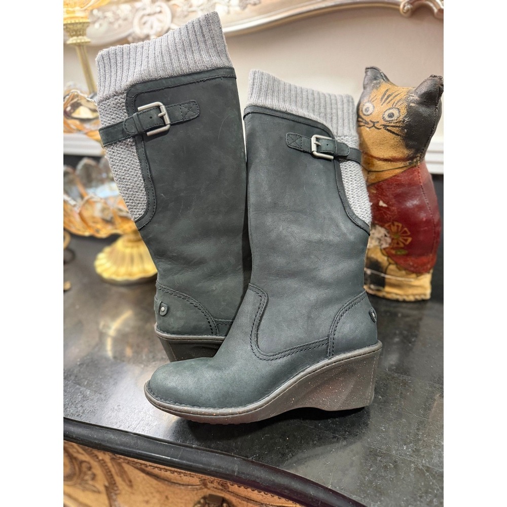 383- UGG leather booth with sweater material